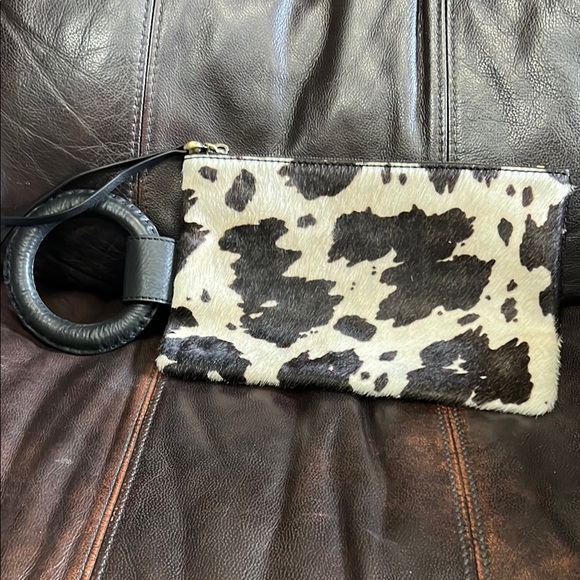 HOBO Cowhide Pattern Wrislet with Black Handle - Picture 1 of 5